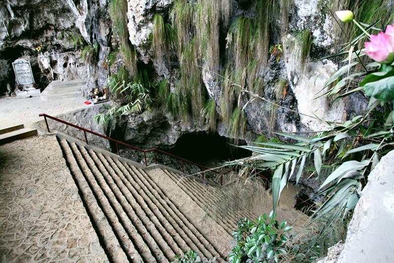 Núi Đá Ô và Động Ông Tiên