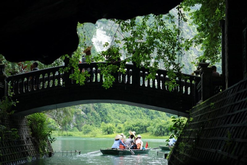 HANG ĐỊA LINH